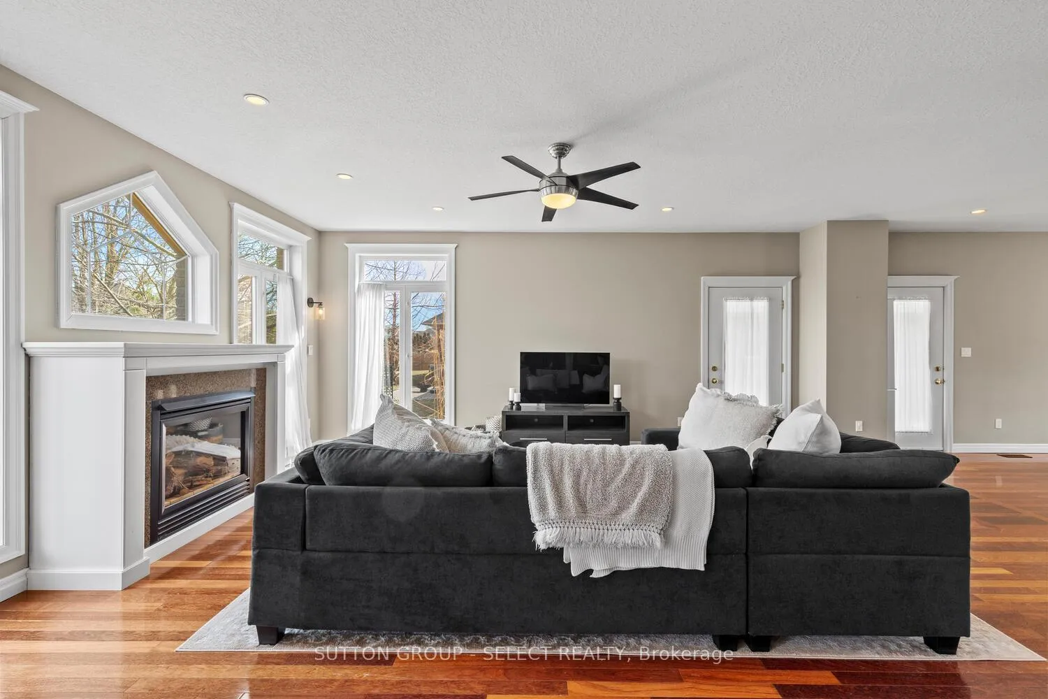 Photo 9 of 2610 Emerson Street, Strathroy-Caradoc, Mount Brydges — HOMEH