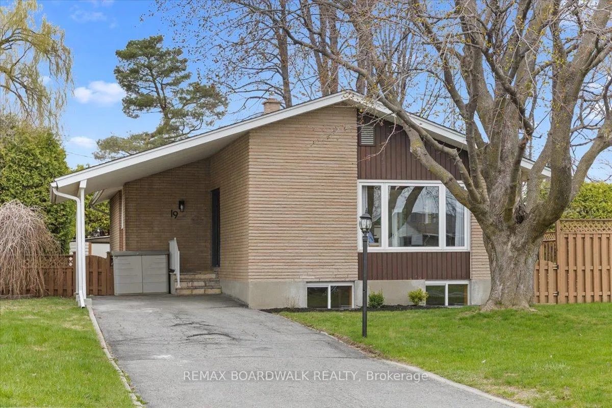 Photo 1 of 19 Spring Garden Avenue, Ottawa, Meadowlands/Crestview — HOMEH