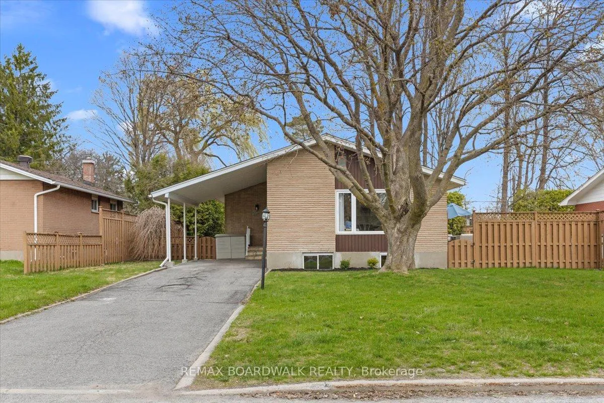 Photo 2 of 19 Spring Garden Avenue, Ottawa, Meadowlands/Crestview — HOMEH