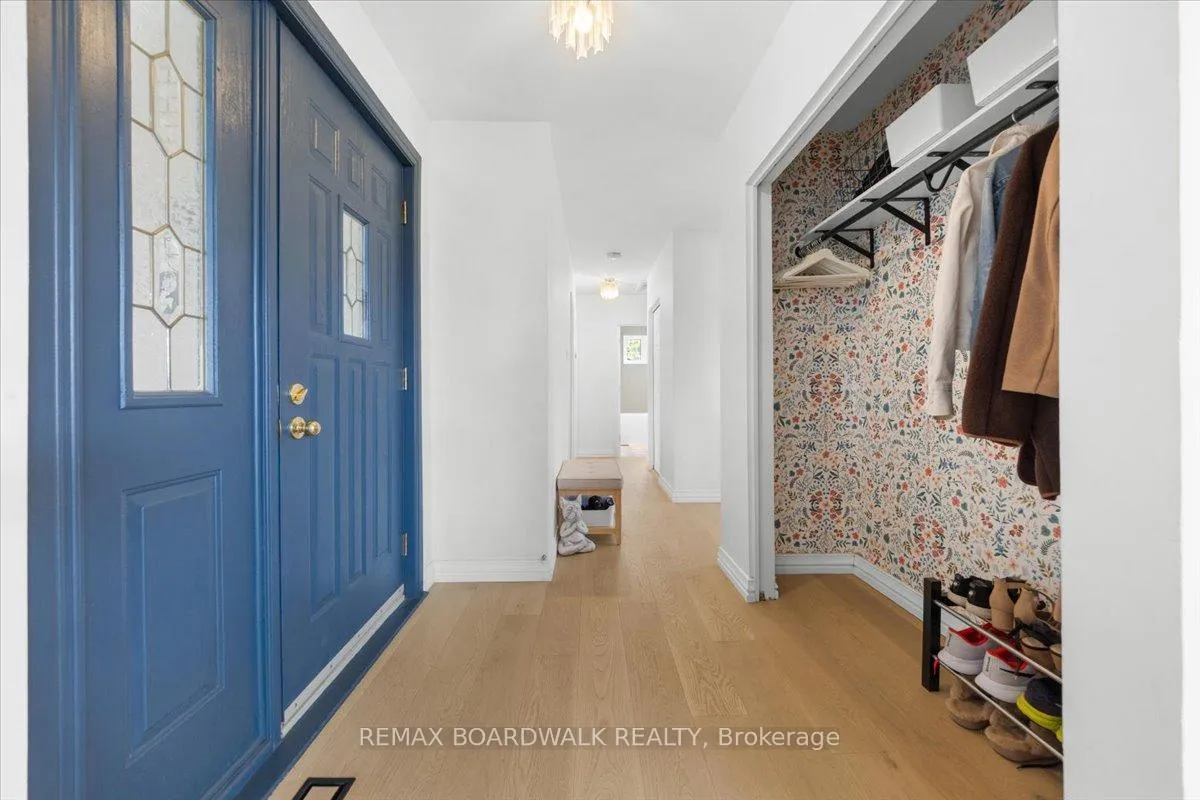 Photo 3 of 19 Spring Garden Avenue, Ottawa, Meadowlands/Crestview — HOMEH