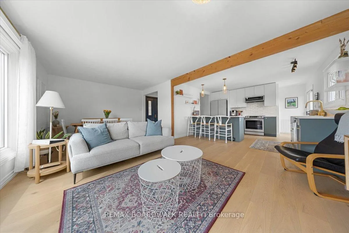 Photo 4 of 19 Spring Garden Avenue, Ottawa, Meadowlands/Crestview — HOMEH