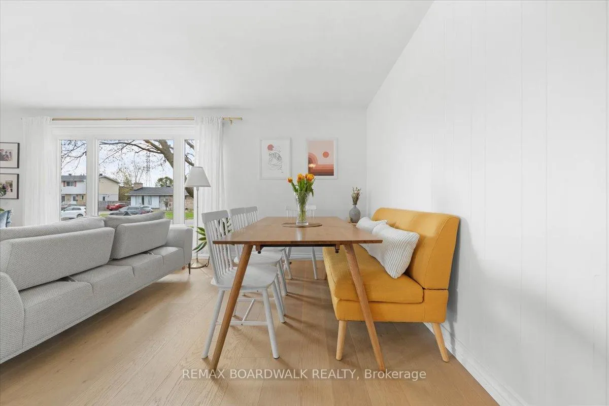 Photo 6 of 19 Spring Garden Avenue, Ottawa, Meadowlands/Crestview — HOMEH