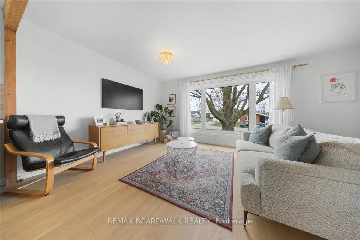 Photo 7 of 19 Spring Garden Avenue, Ottawa, Meadowlands/Crestview — HOMEH