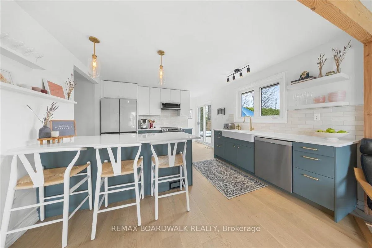 Photo 13 of 19 Spring Garden Avenue, Ottawa, Meadowlands/Crestview — HOMEH