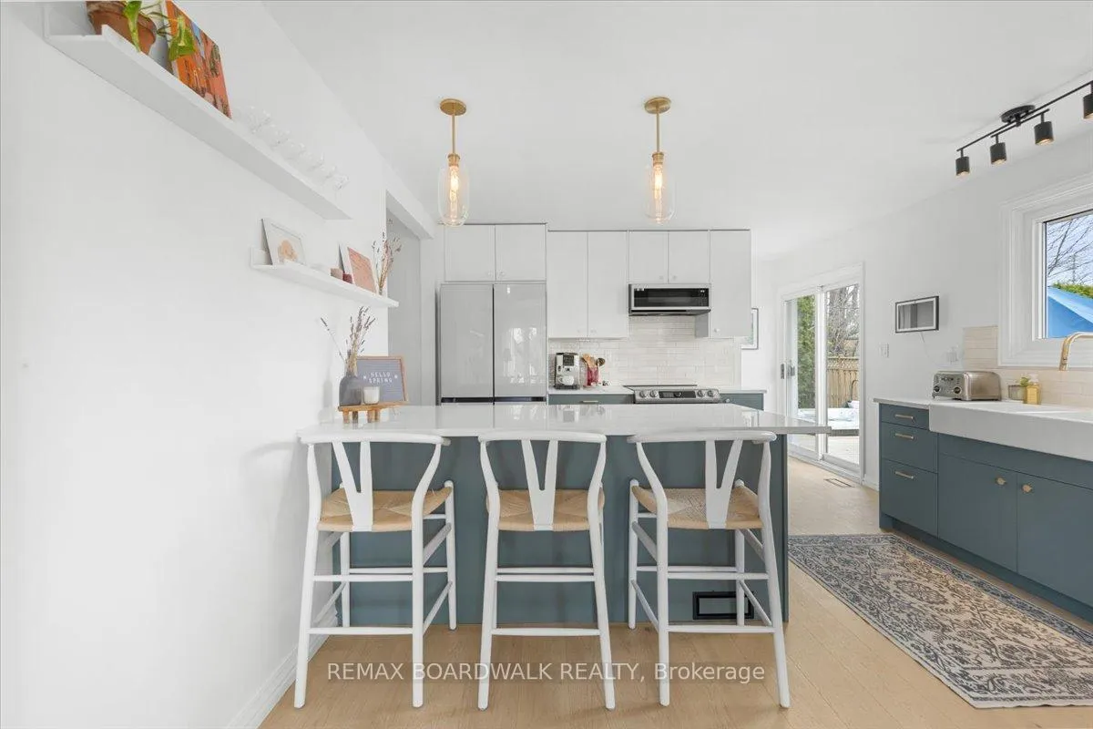 Photo 15 of 19 Spring Garden Avenue, Ottawa, Meadowlands/Crestview — HOMEH