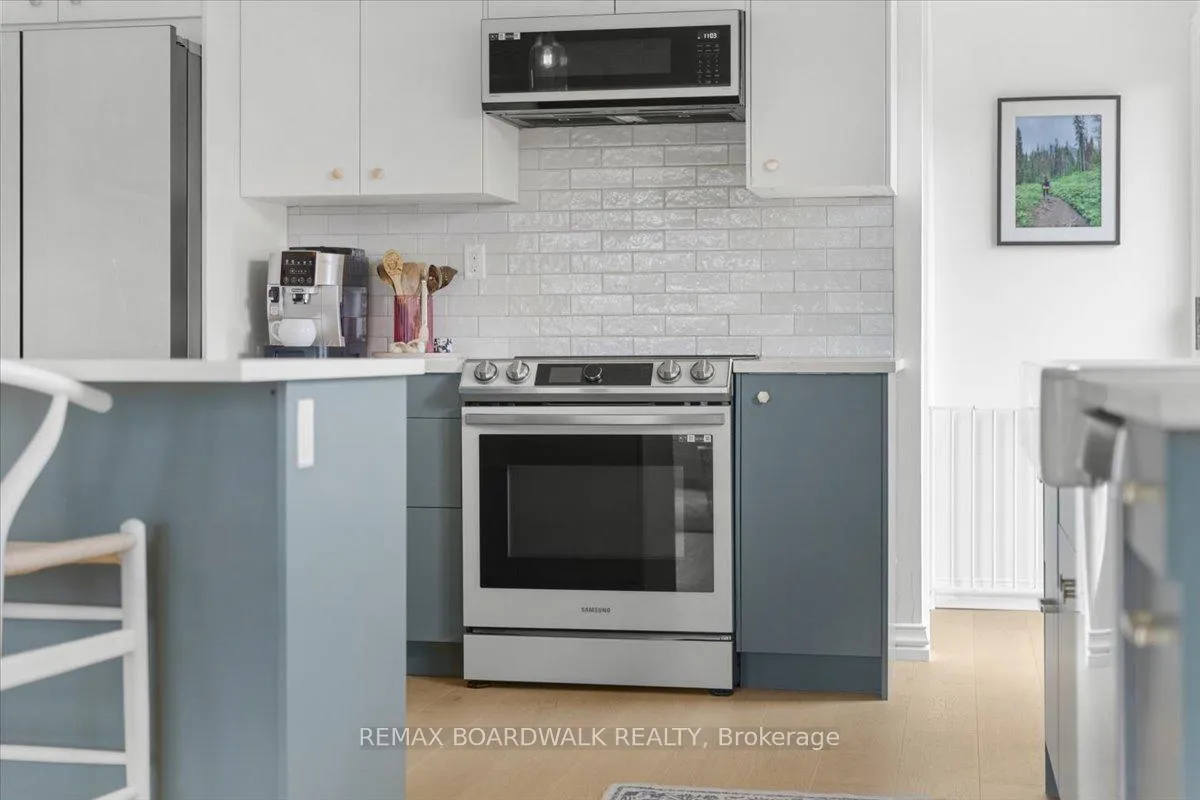Photo 16 of 19 Spring Garden Avenue, Ottawa, Meadowlands/Crestview — HOMEH