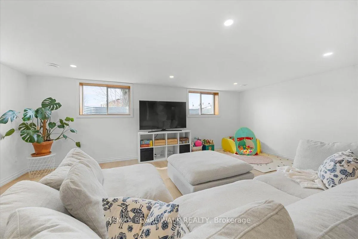 Photo 25 of 19 Spring Garden Avenue, Ottawa, Meadowlands/Crestview — HOMEH
