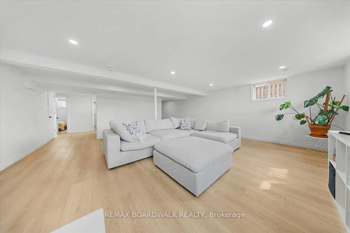 Photo 26 of 19 Spring Garden Avenue, Ottawa, Meadowlands/Crestview — HOMEH