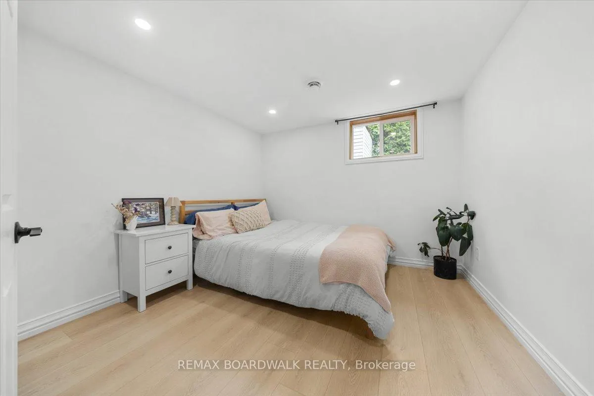 Photo 31 of 19 Spring Garden Avenue, Ottawa, Meadowlands/Crestview — HOMEH