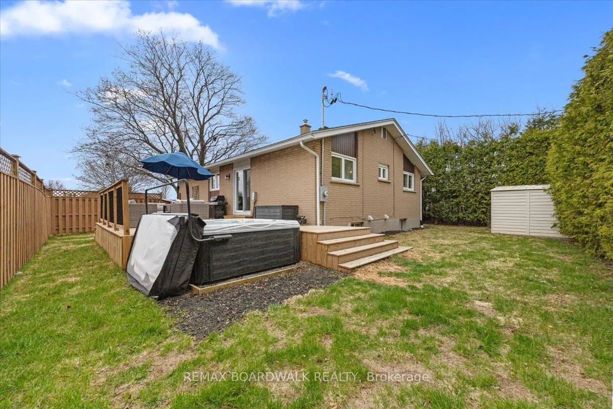 Photo 36 of 19 Spring Garden Avenue, Ottawa, Meadowlands/Crestview — HOMEH
