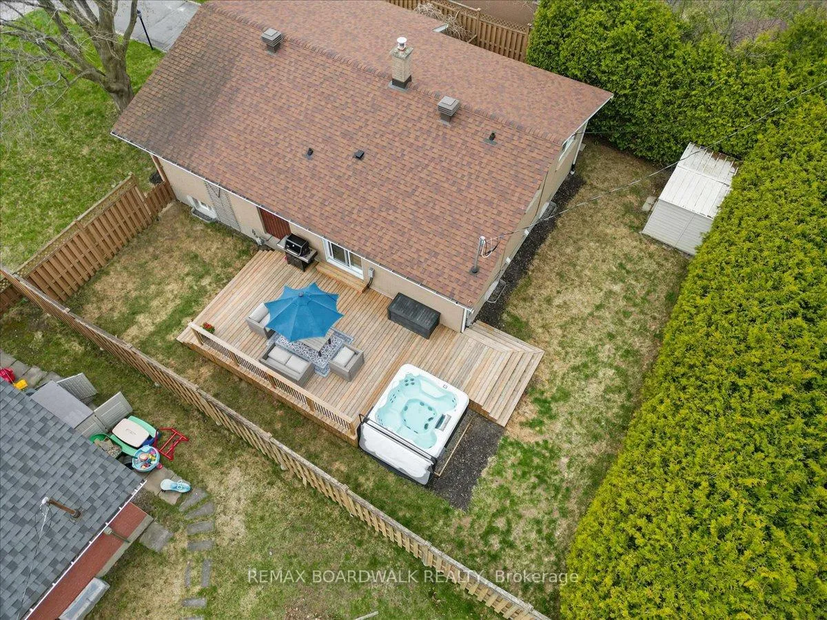 Photo 38 of 19 Spring Garden Avenue, Ottawa, Meadowlands/Crestview — HOMEH