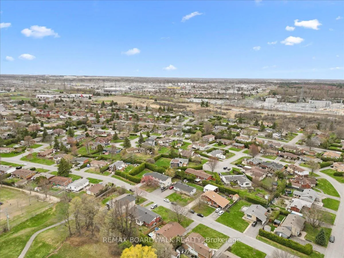 Photo 44 of 19 Spring Garden Avenue, Ottawa, Meadowlands/Crestview — HOMEH