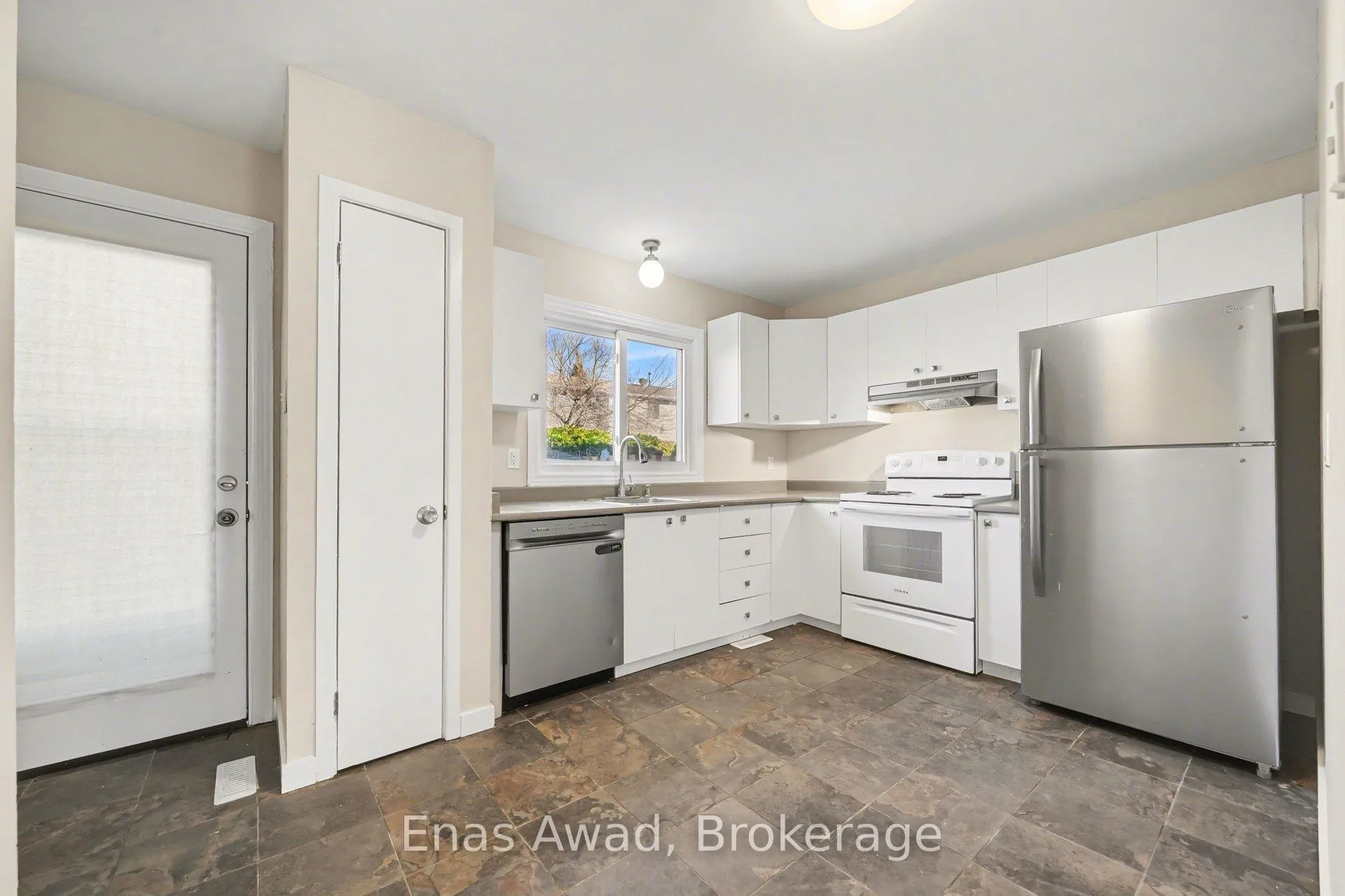 Photo 8 of Unit 58, 2001 Kelden Crescent, Ottawa, Blackburn Hamlet (South) — HOMEH