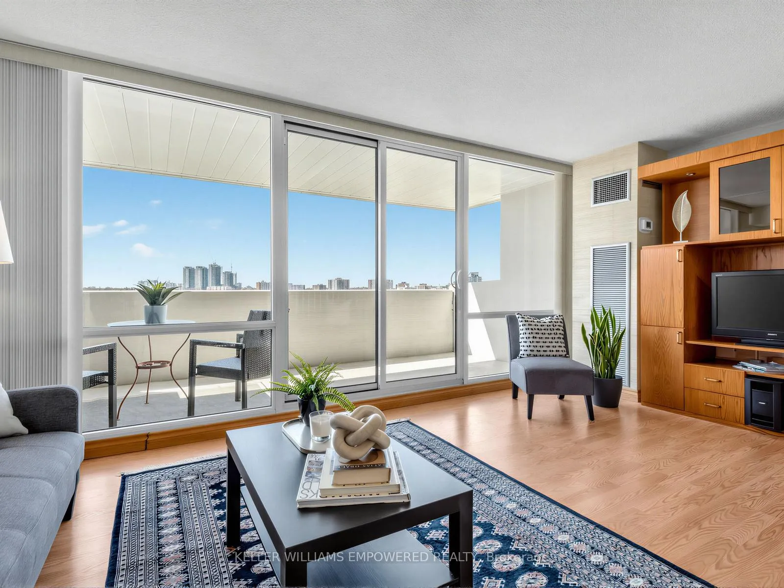 Photo 13 of Unit 2012, 260 Scarlett Road, Toronto, Rockcliffe-Smythe — HOMEH