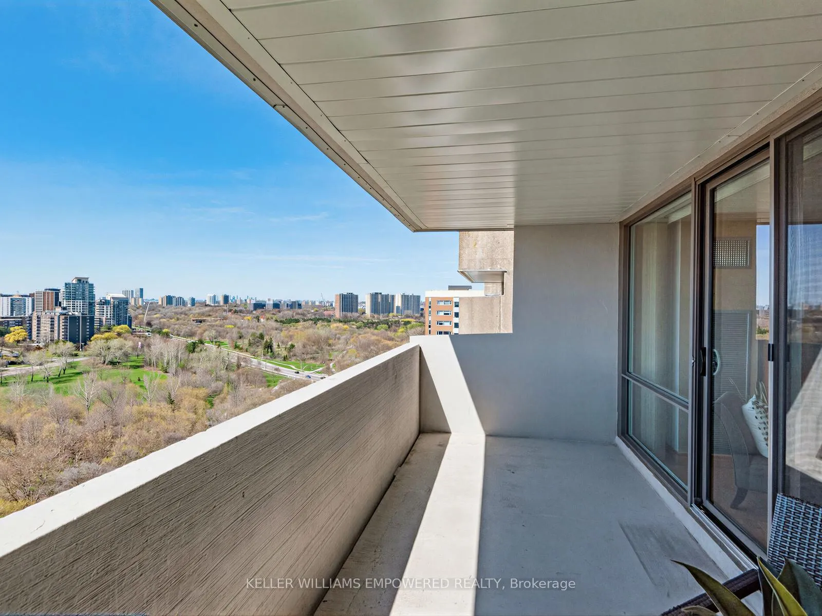 Photo 14 of Unit 2012, 260 Scarlett Road, Toronto, Rockcliffe-Smythe — HOMEH