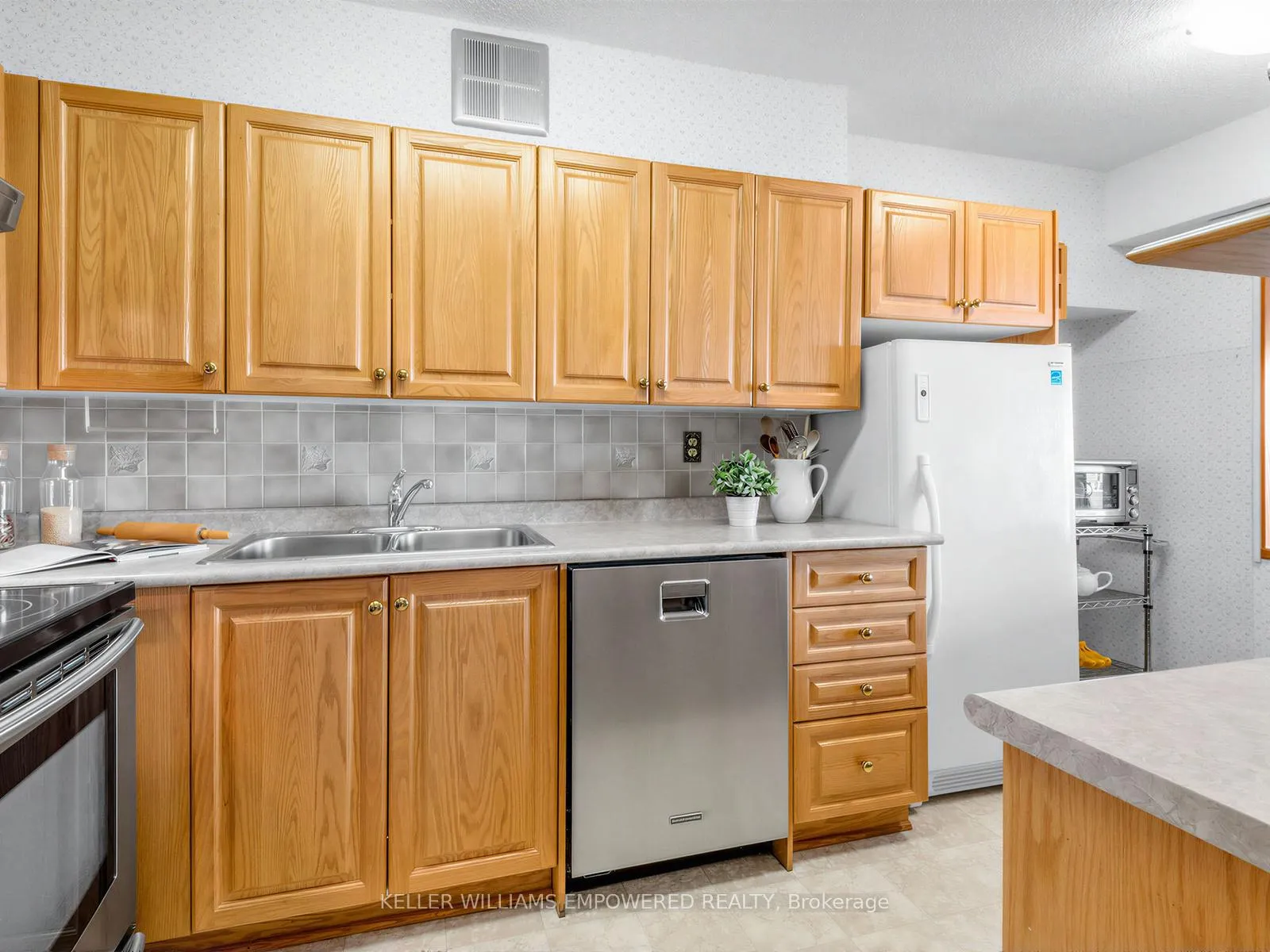 Photo 21 of Unit 2012, 260 Scarlett Road, Toronto, Rockcliffe-Smythe — HOMEH