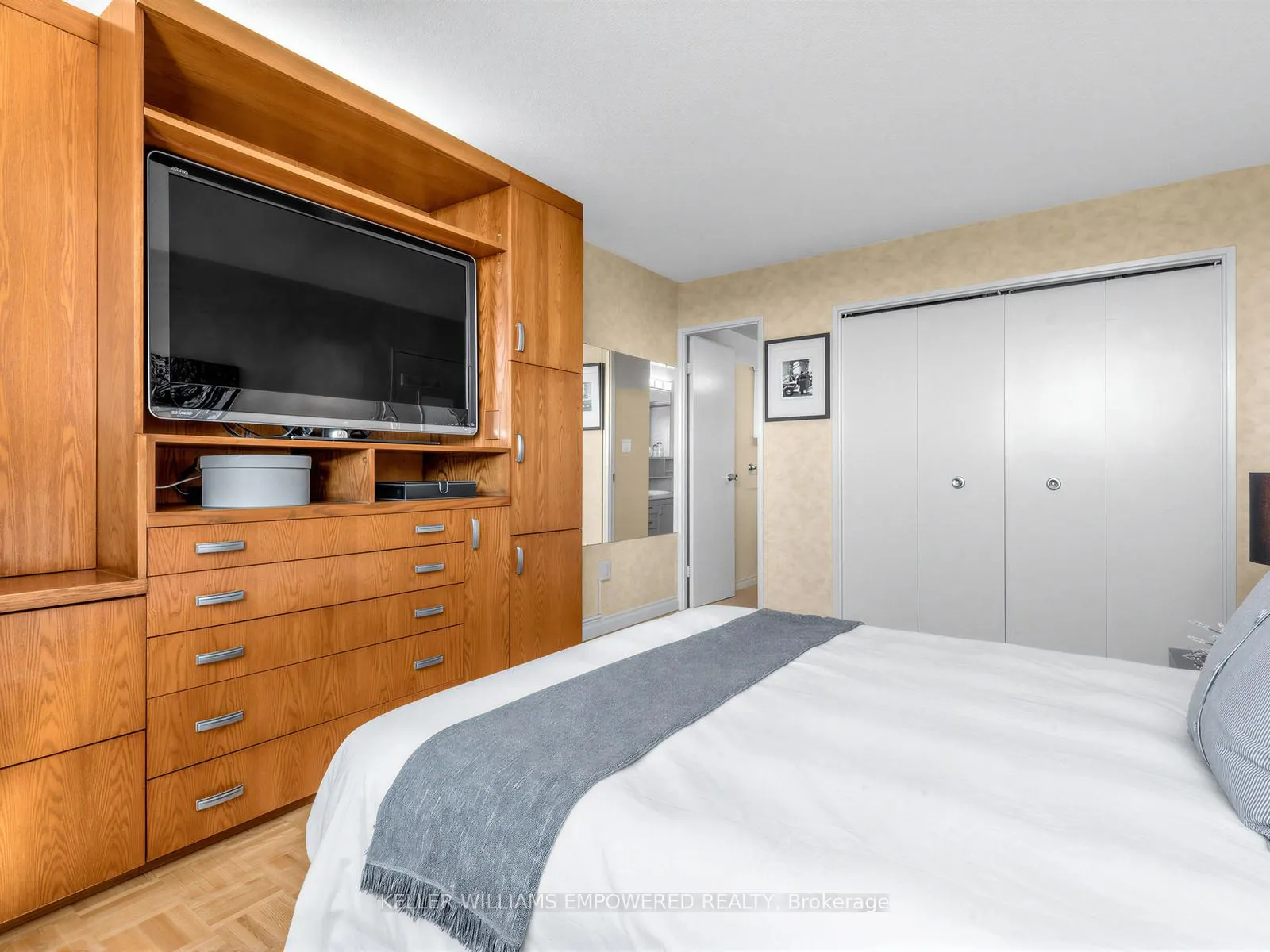 Photo 26 of Unit 2012, 260 Scarlett Road, Toronto, Rockcliffe-Smythe — HOMEH