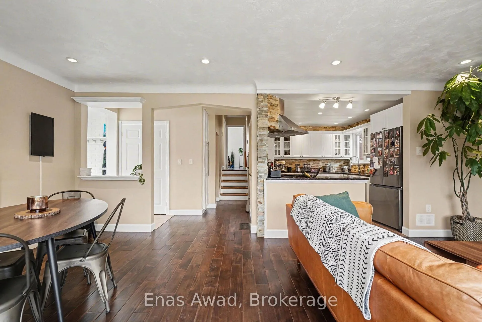 Photo 8 of 797 Hamlet Road, Ottawa, Elmvale Acres — HOMEH