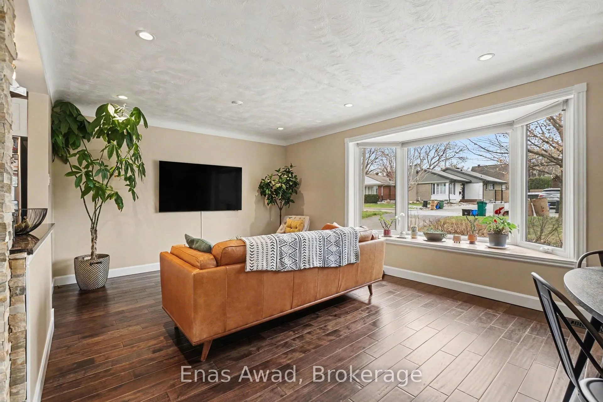 Photo 10 of 797 Hamlet Road, Ottawa, Elmvale Acres — HOMEH