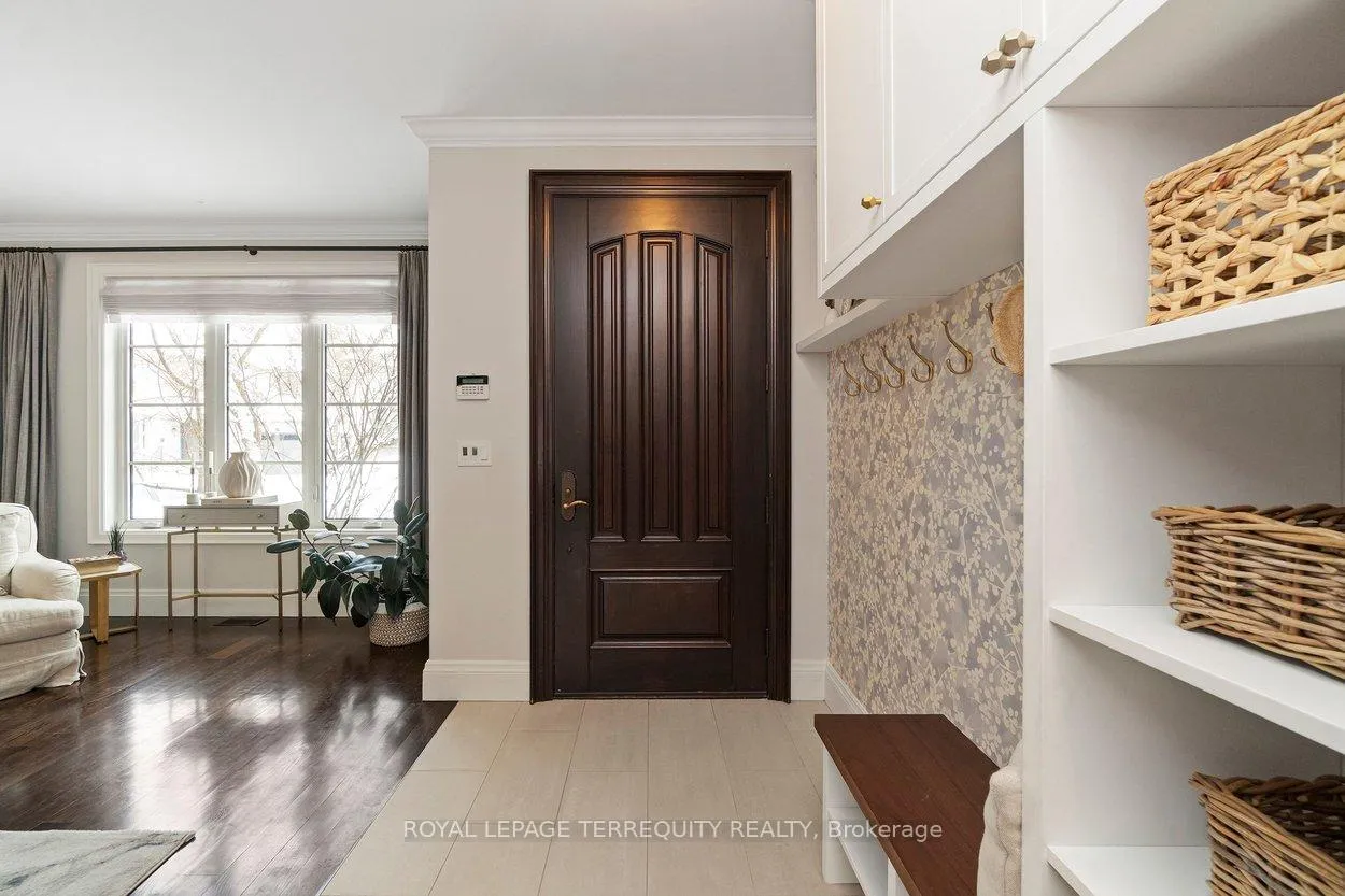 Photo 6 of 12 Elliott Avenue, Etobicoke, Kingsway South — HOMEH