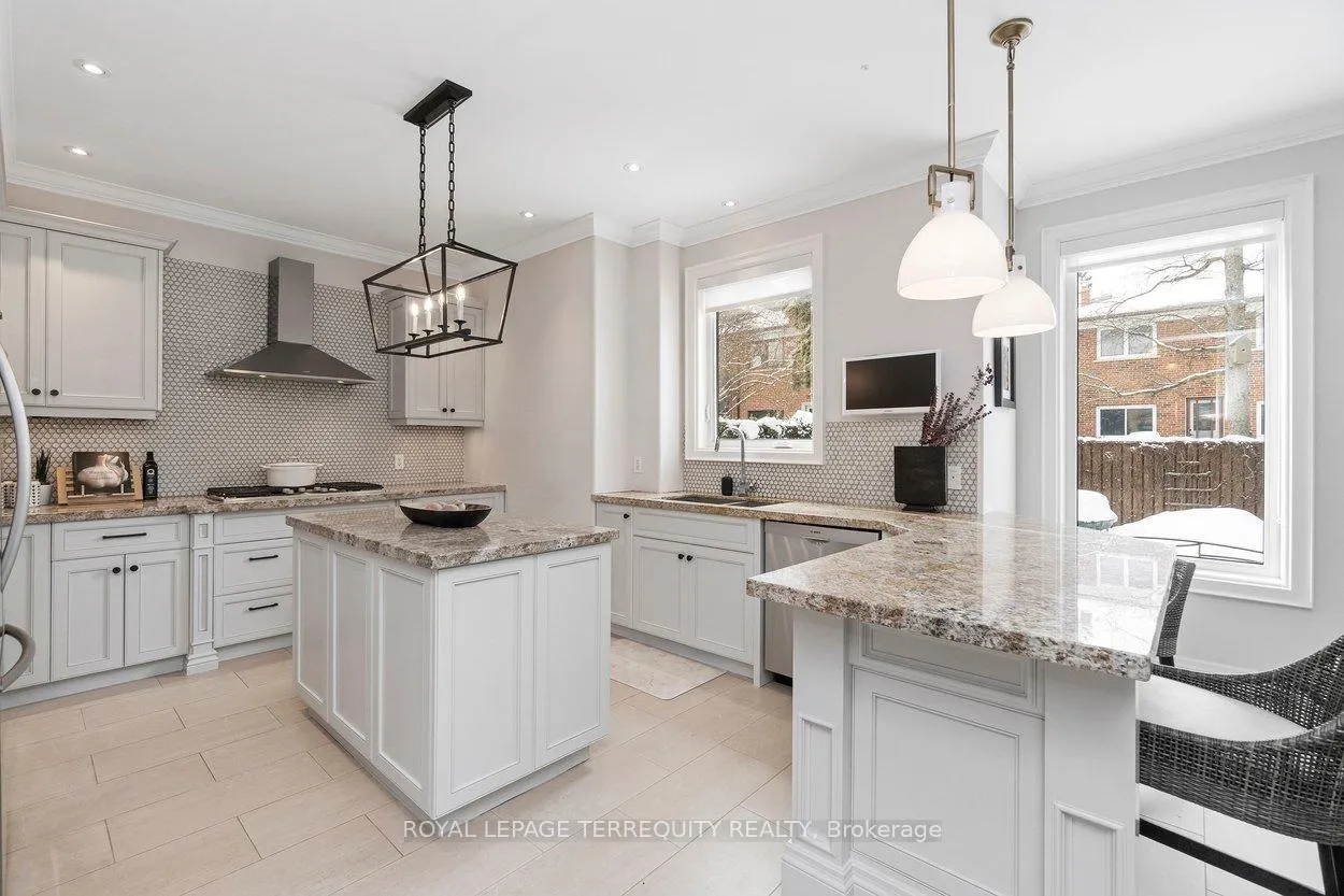 Photo 15 of 12 Elliott Avenue, Etobicoke, Kingsway South — HOMEH