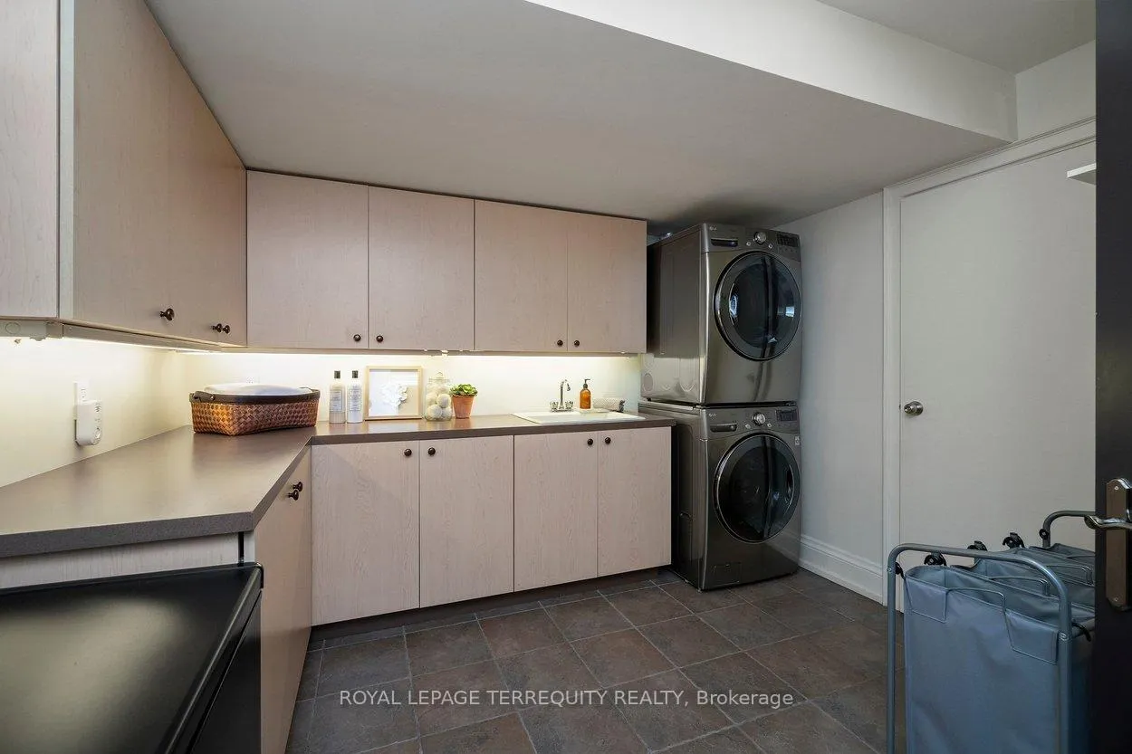 Photo 37 of 12 Elliott Avenue, Etobicoke, Kingsway South — HOMEH