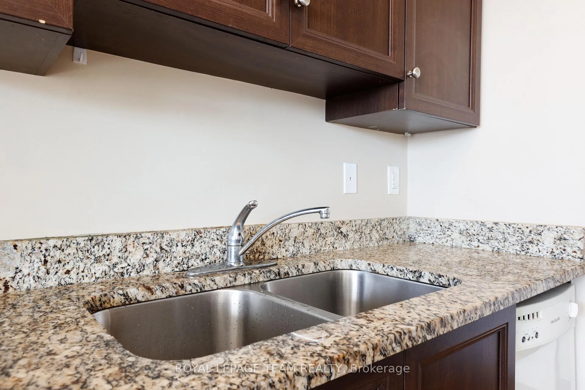 Photo 14 of Unit 202, 100 Roger Guindon Avenue, Ottawa, Riverview Park — HOMEH