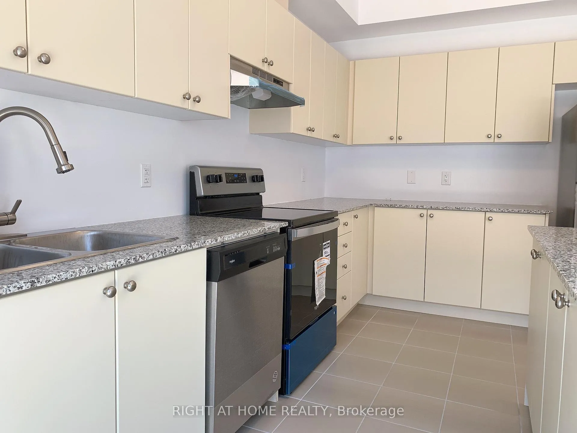 Photo 10 of 9 Mackenzie Street, Southgate — HOMEH