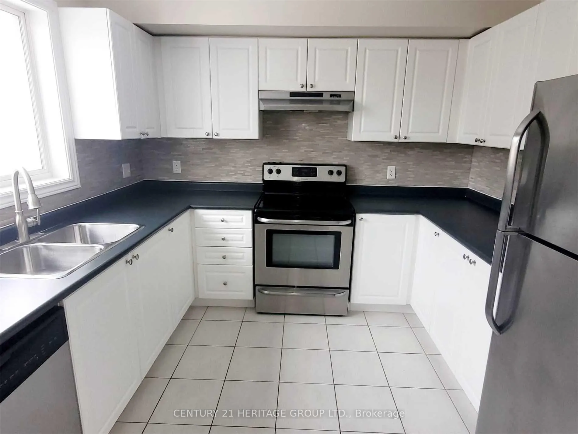 Photo 5 of Unit 4, 53 Ferndale Drive S, Barrie, Ardagh — HOMEH