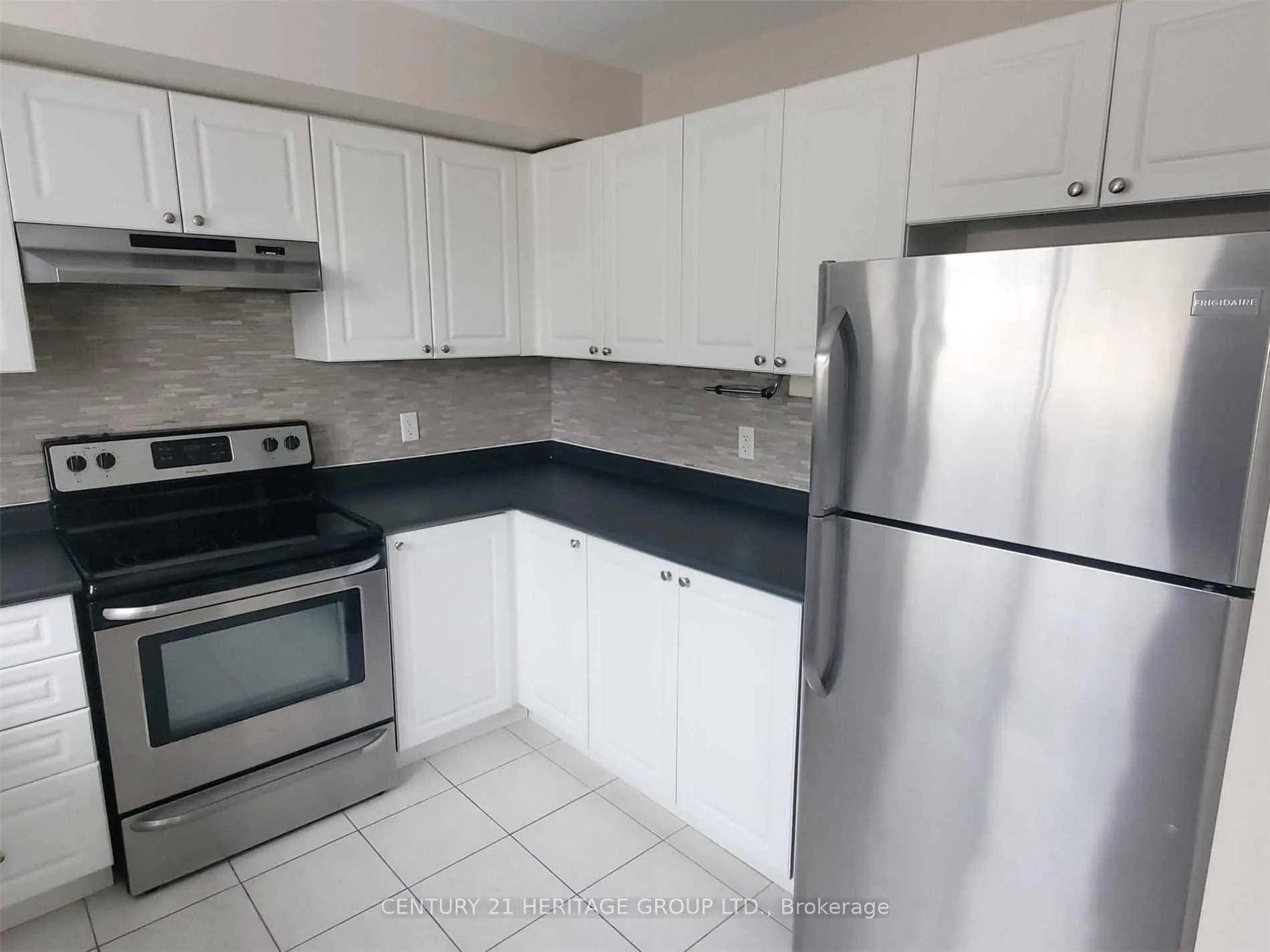 Photo 6 of Unit 4, 53 Ferndale Drive S, Barrie, Ardagh — HOMEH