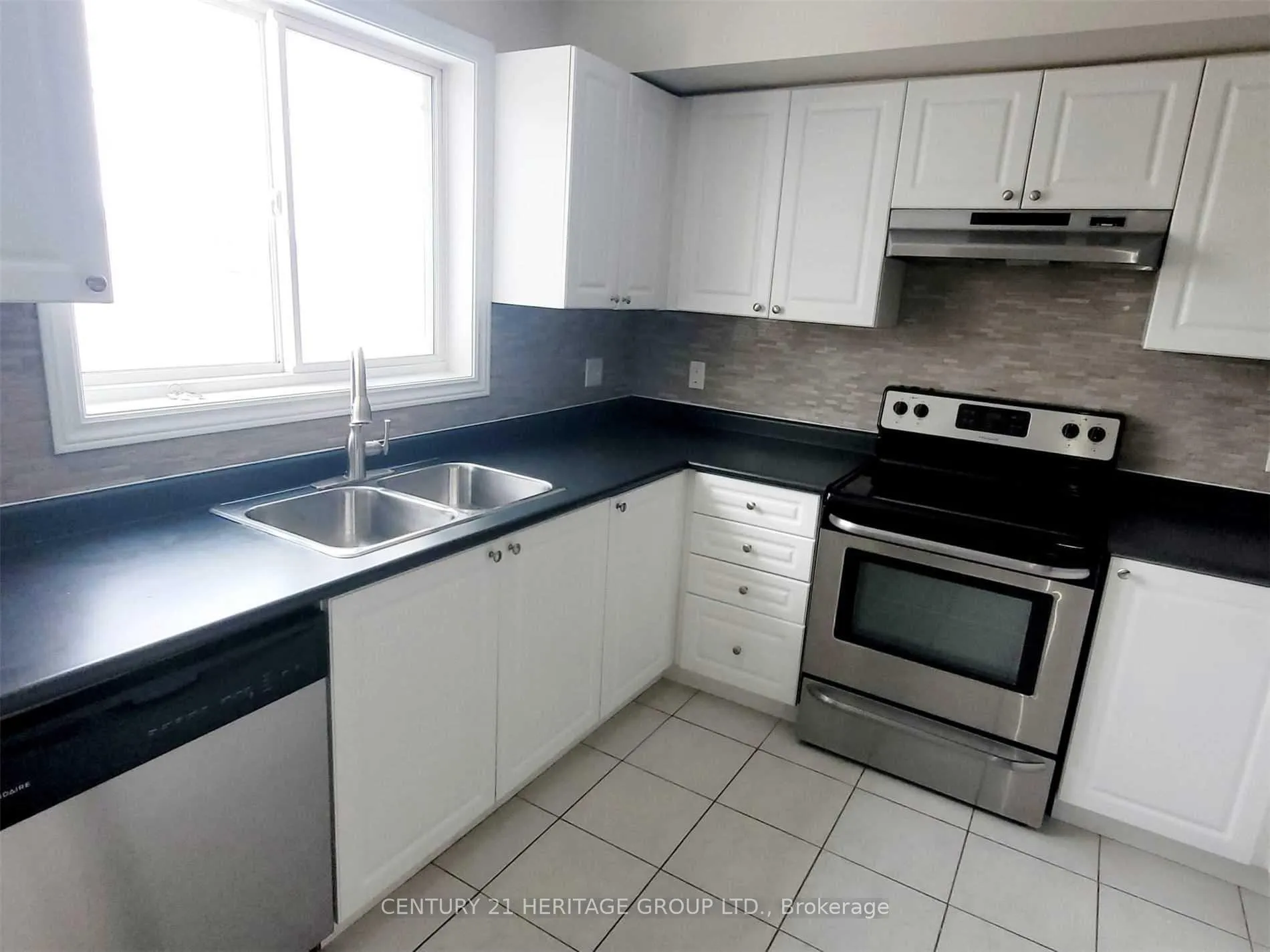 Photo 7 of Unit 4, 53 Ferndale Drive S, Barrie, Ardagh — HOMEH