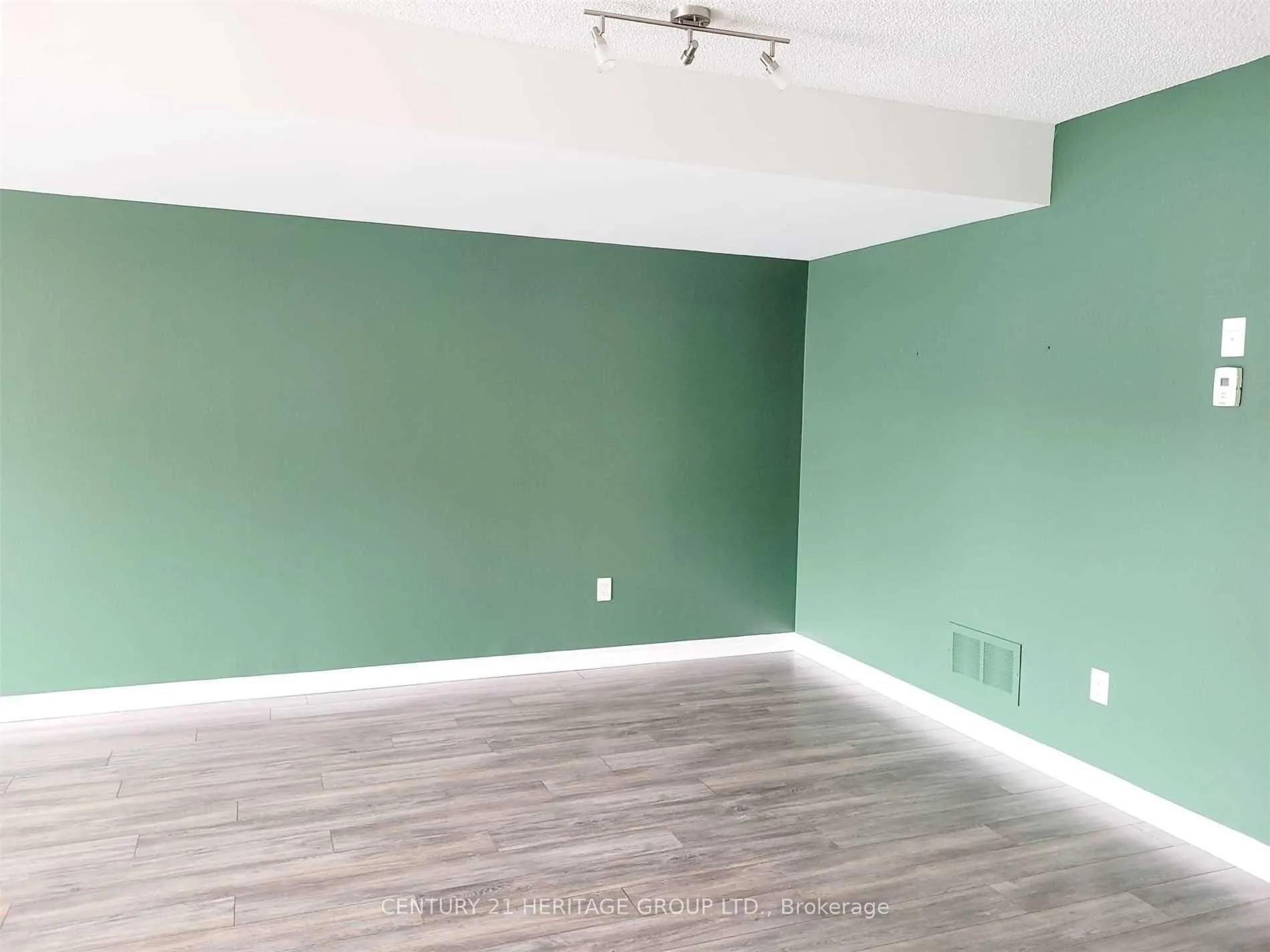 Photo 12 of Unit 4, 53 Ferndale Drive S, Barrie, Ardagh — HOMEH
