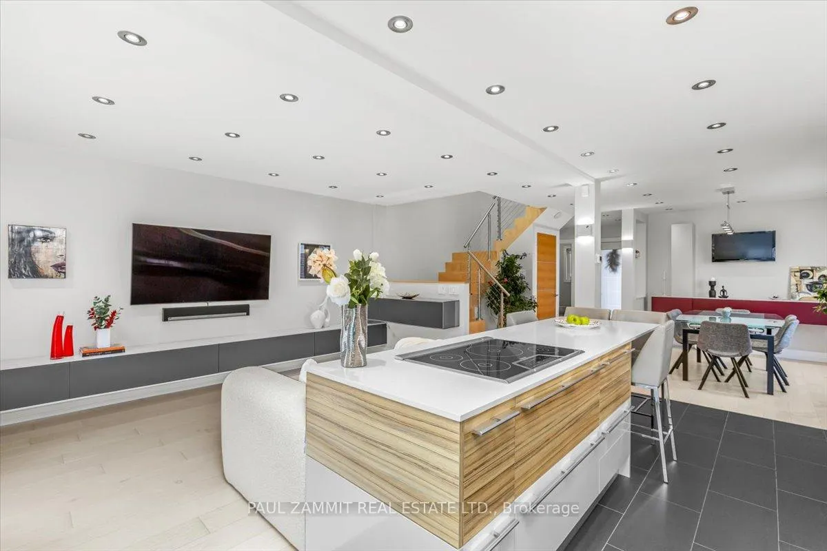 Photo 11 of 57 Glenmanor Way, Vaughan, Crestwood-Springfarm-Yorkhill — HOMEH