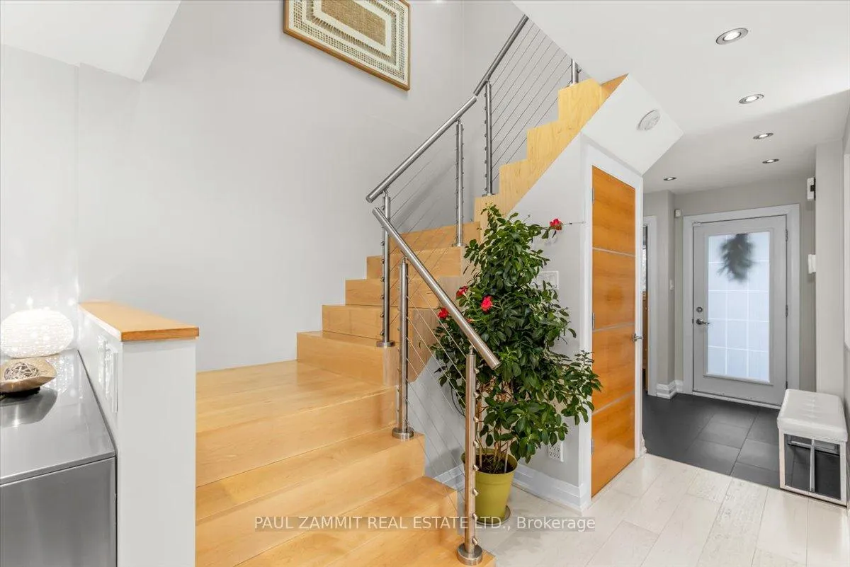 Photo 16 of 57 Glenmanor Way, Vaughan, Crestwood-Springfarm-Yorkhill — HOMEH