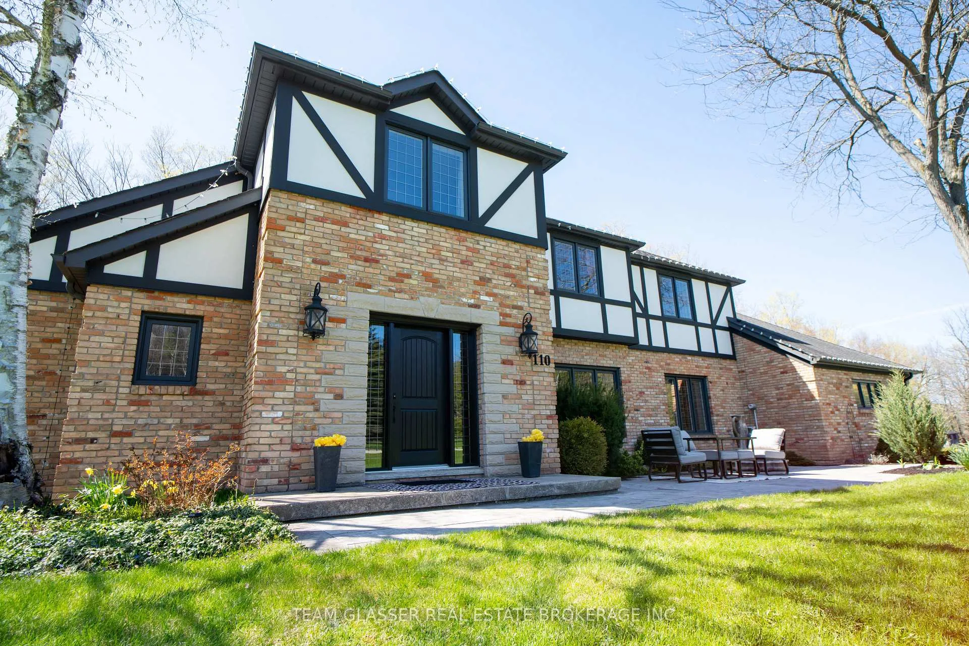 Photo 2 of 110 McLaren Road, Milton, Campbellville — HOMEH