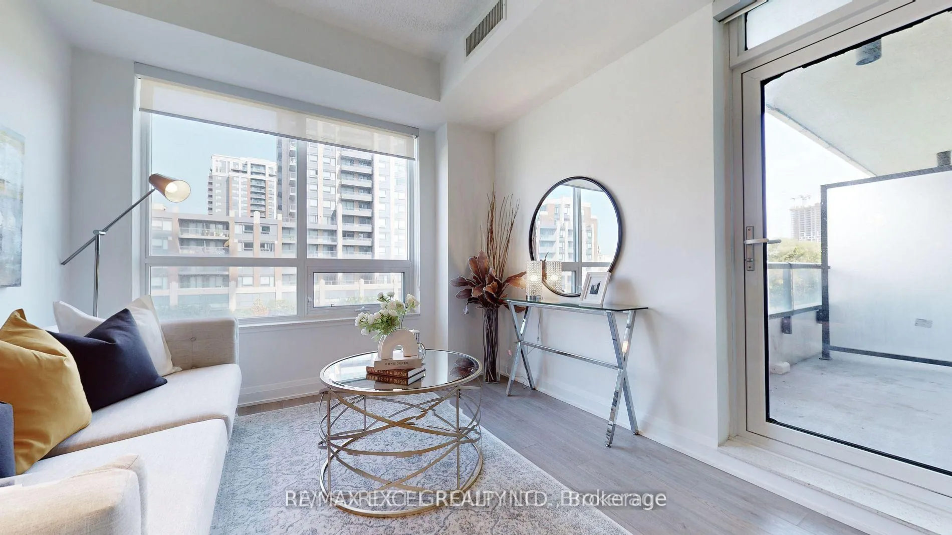 Photo 6 of Unit 309, 15 Water Walk Drive, Markham, Unionville — HOMEH