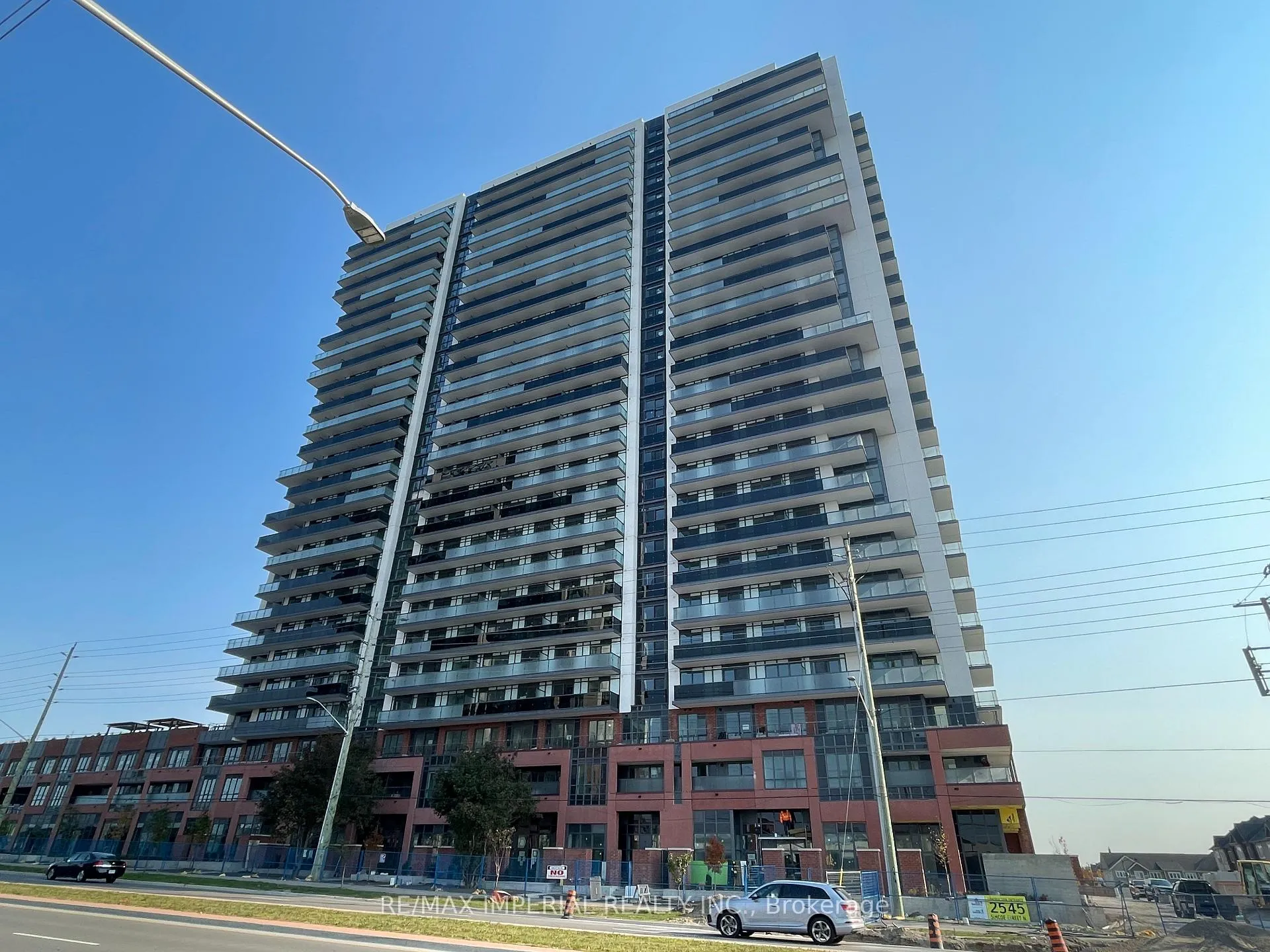 Front of Unit 808, 2545 Simcoe Street N