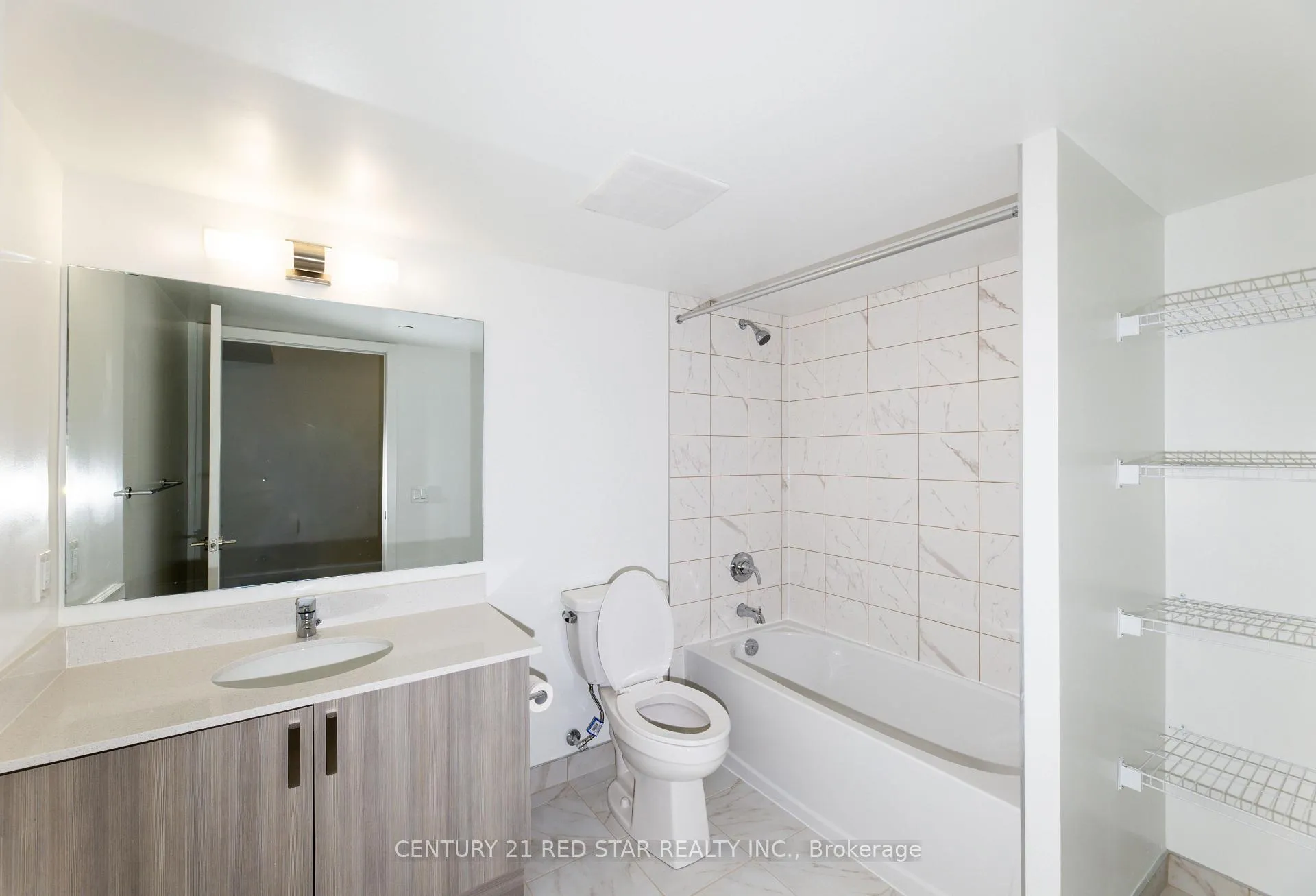 Photo 3 of Unit 1310, 1010 Sandy Beach Road, Pickering, Bay Ridges — HOMEH