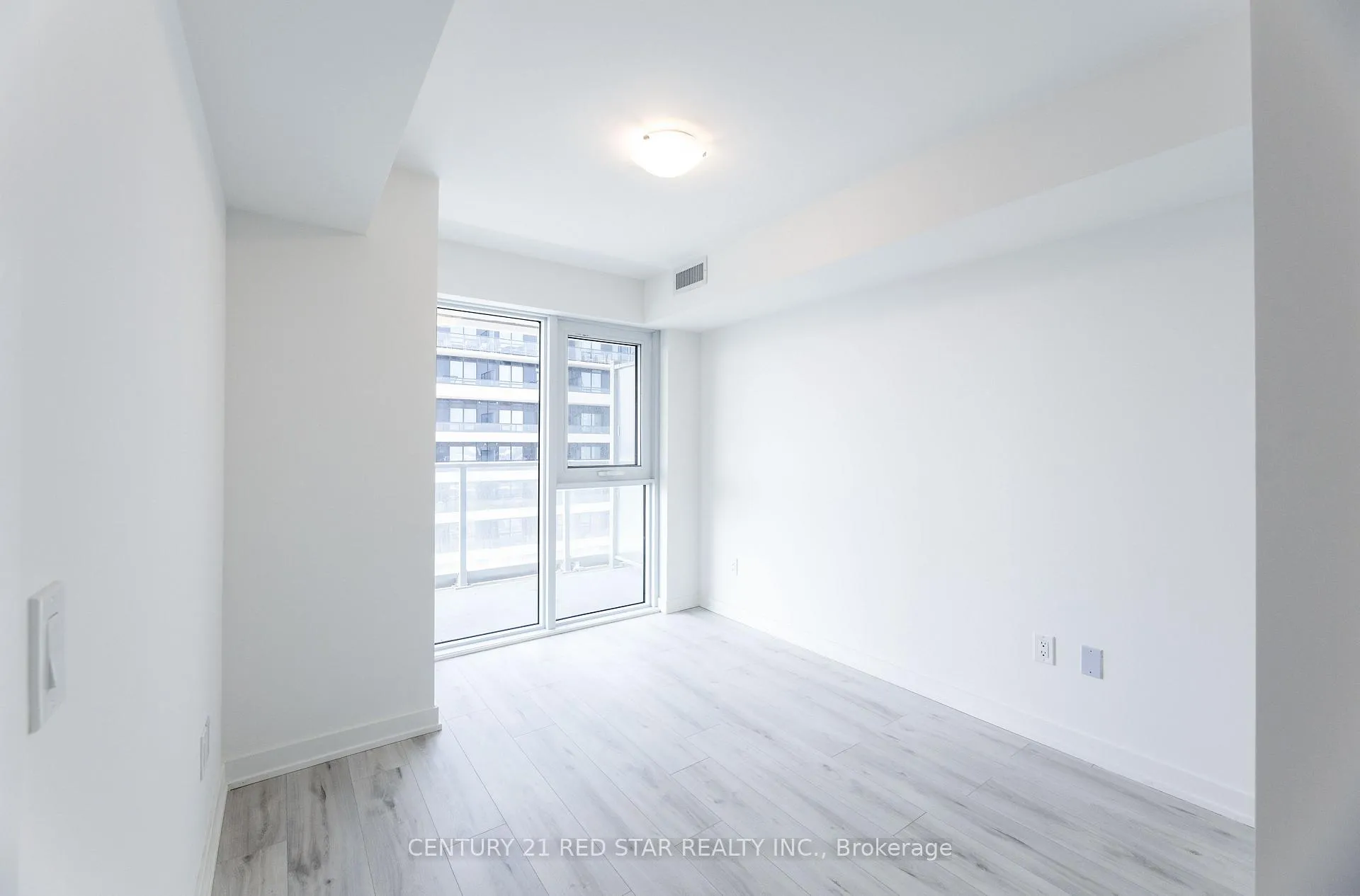 Photo 4 of Unit 1310, 1010 Sandy Beach Road, Pickering, Bay Ridges — HOMEH
