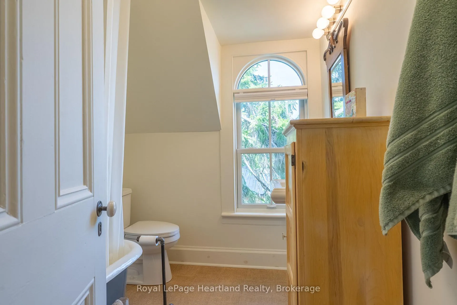 Photo 35 of 154 Ontario Street, Central Huron, Clinton — HOMEH