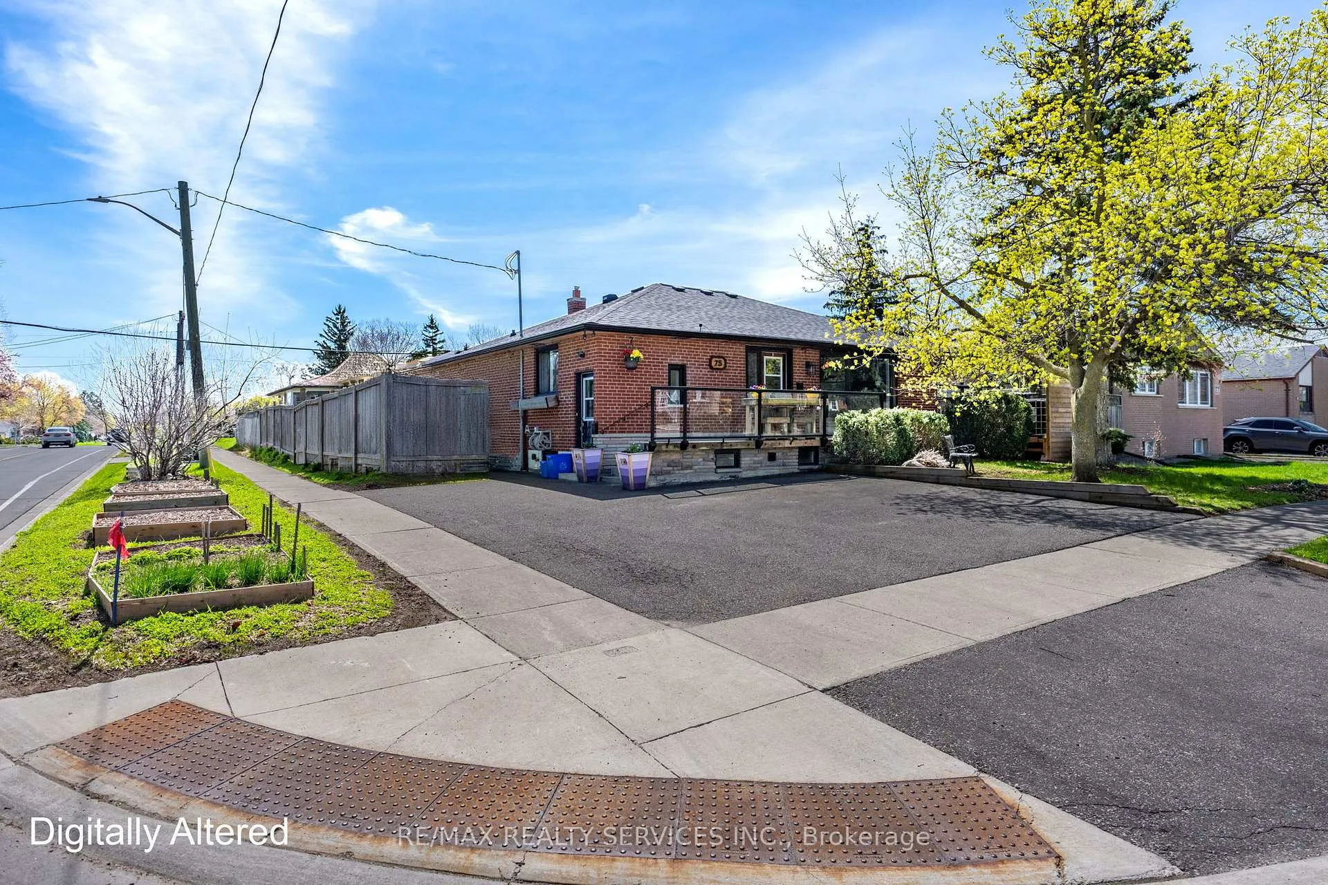 Photo 2 of 75 Cornwall Road, Brampton, Brampton East — HOMEH
