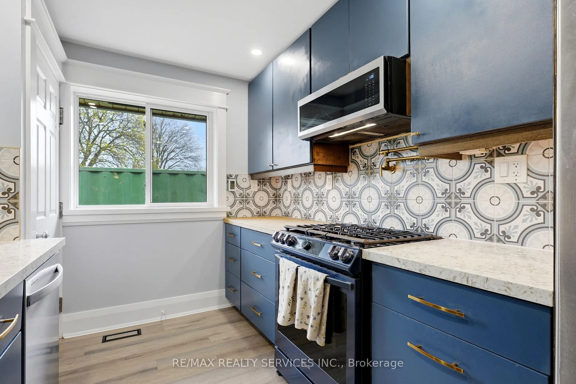 Photo 10 of 75 Cornwall Road, Brampton, Brampton East — HOMEH