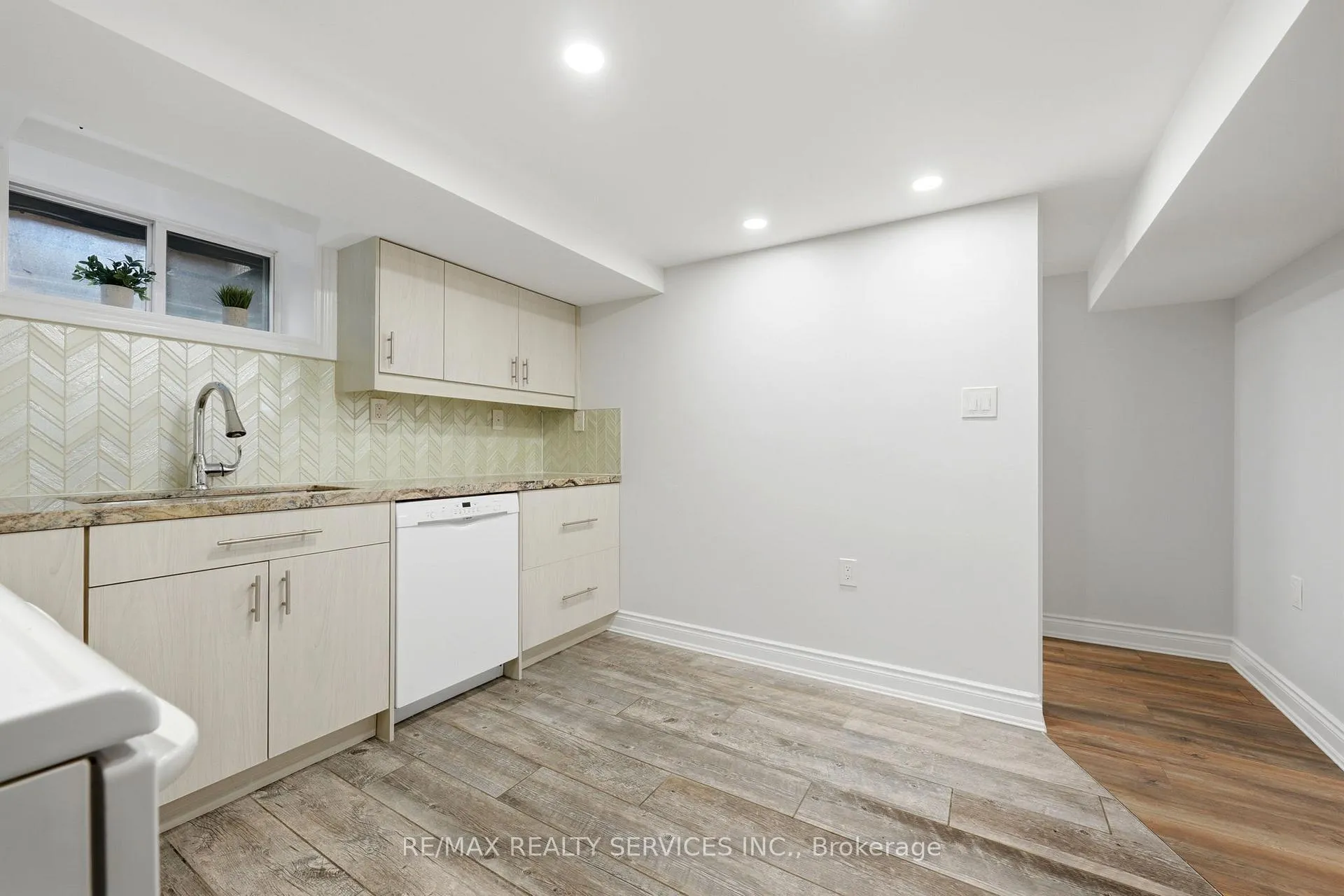 Photo 32 of 75 Cornwall Road, Brampton, Brampton East — HOMEH