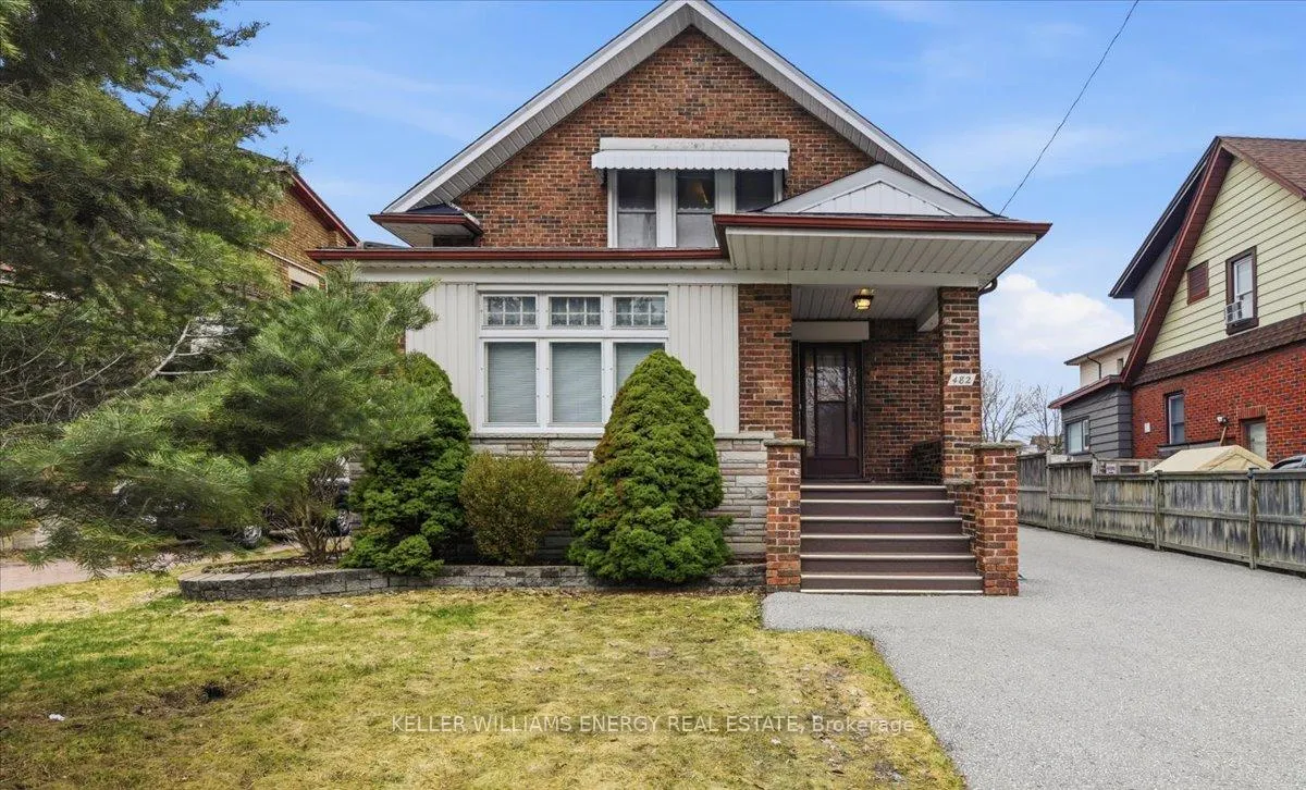 Front of 482 Simcoe Street N