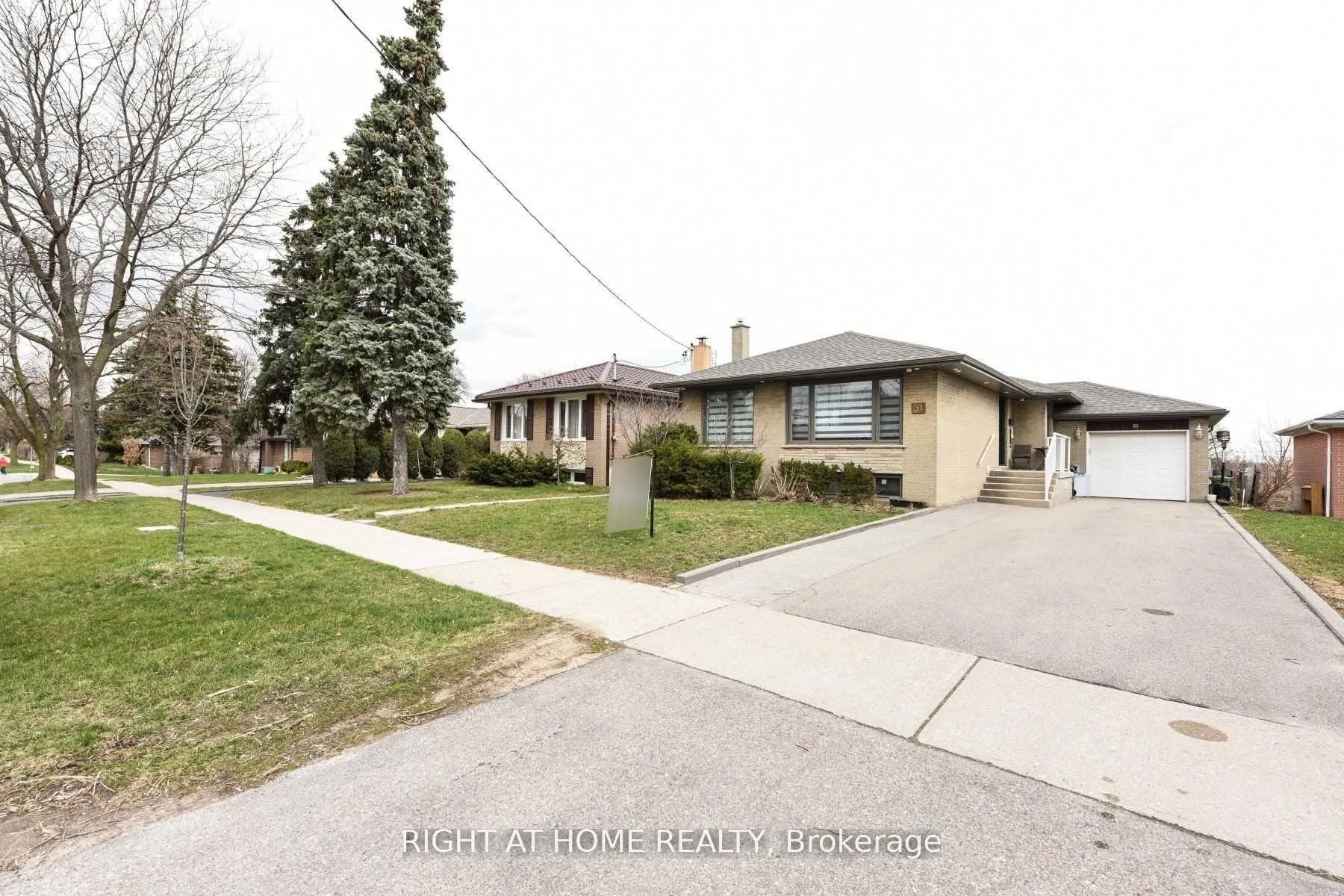 Photo 1 of 31 Griggsden Avenue, Etobicoke, Humber Heights — HOMEH