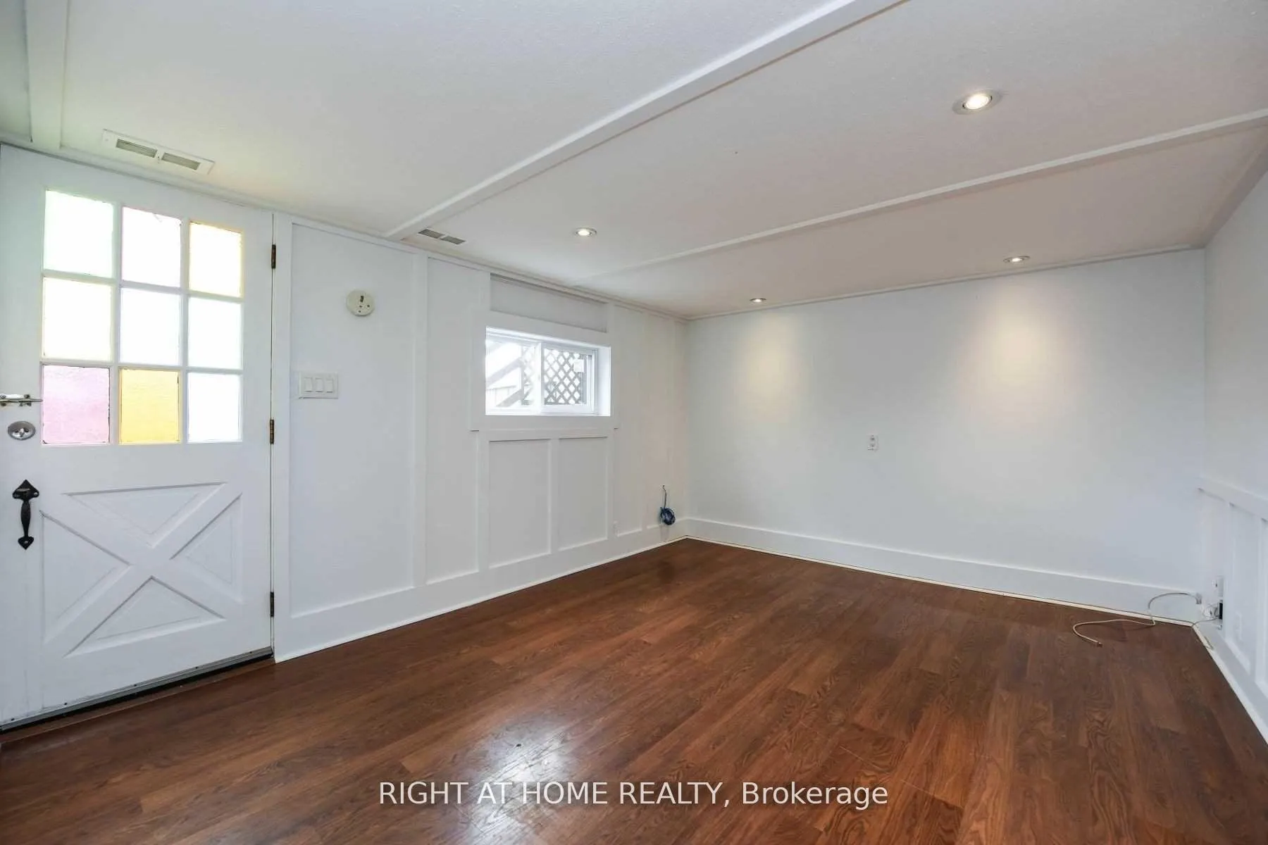 Photo 3 of 31 Griggsden Avenue, Etobicoke, Humber Heights — HOMEH