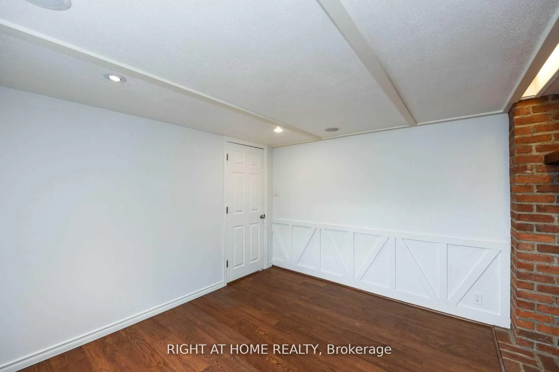 Photo 5 of 31 Griggsden Avenue, Etobicoke, Humber Heights — HOMEH