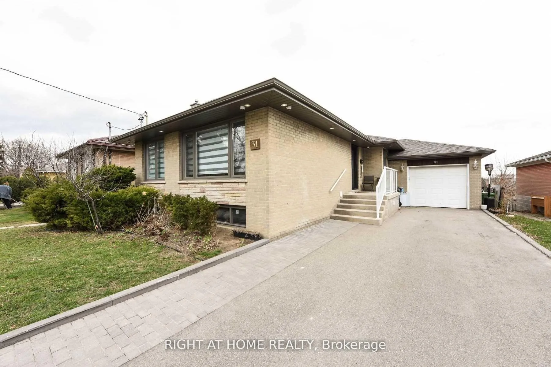 Photo 12 of 31 Griggsden Avenue, Etobicoke, Humber Heights — HOMEH