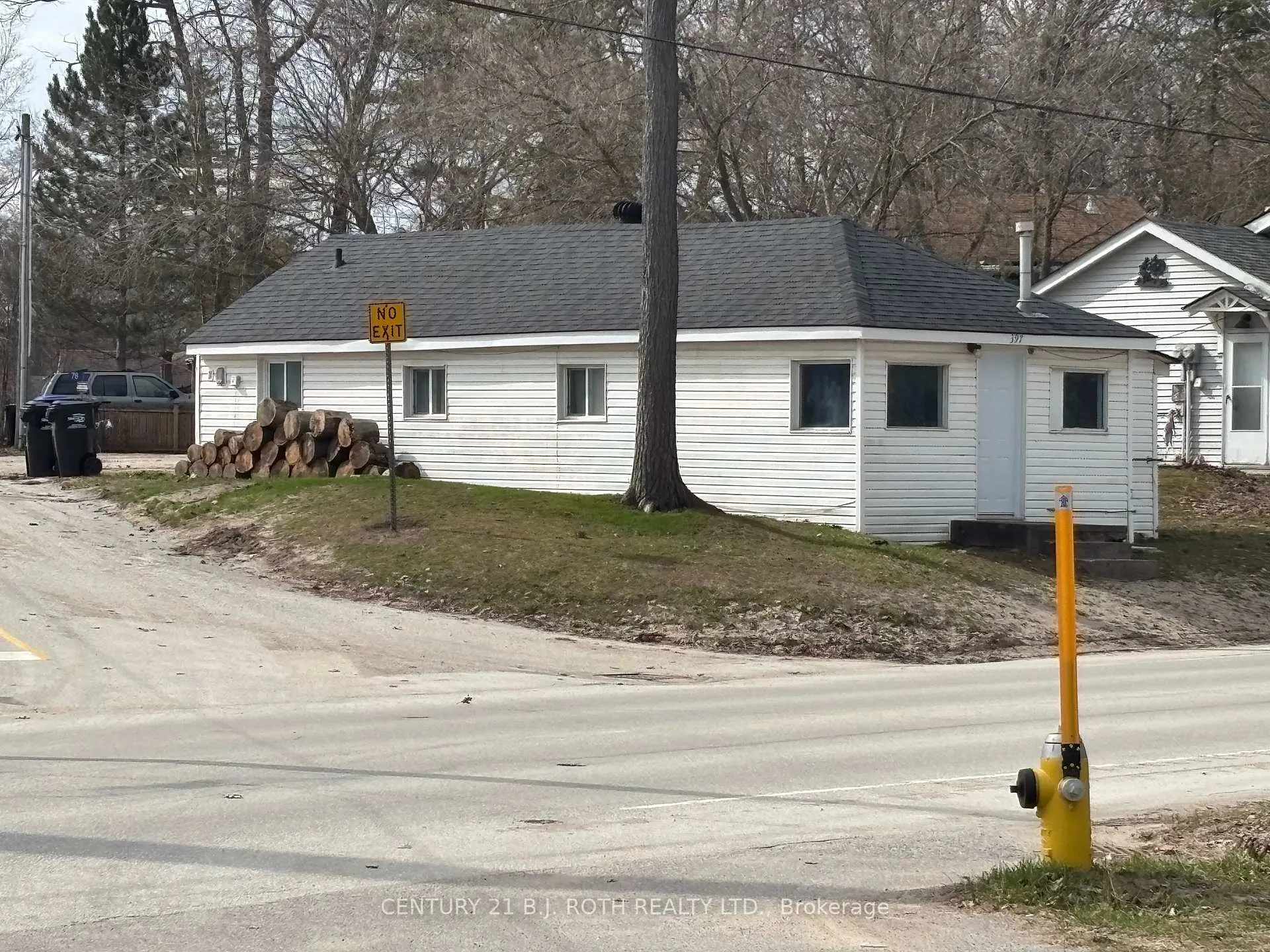 Photo 1 of 397 Mosley Street, Wasaga Beach — HOMEH