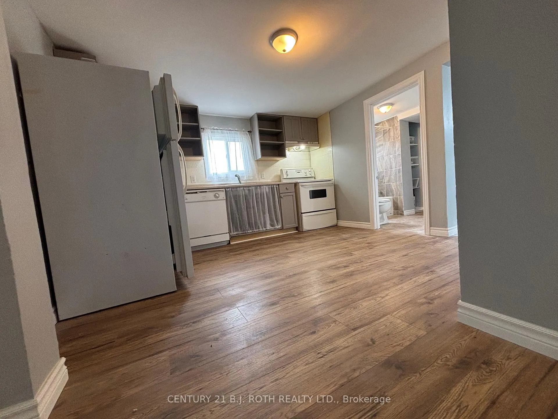 Photo 5 of 397 Mosley Street, Wasaga Beach — HOMEH